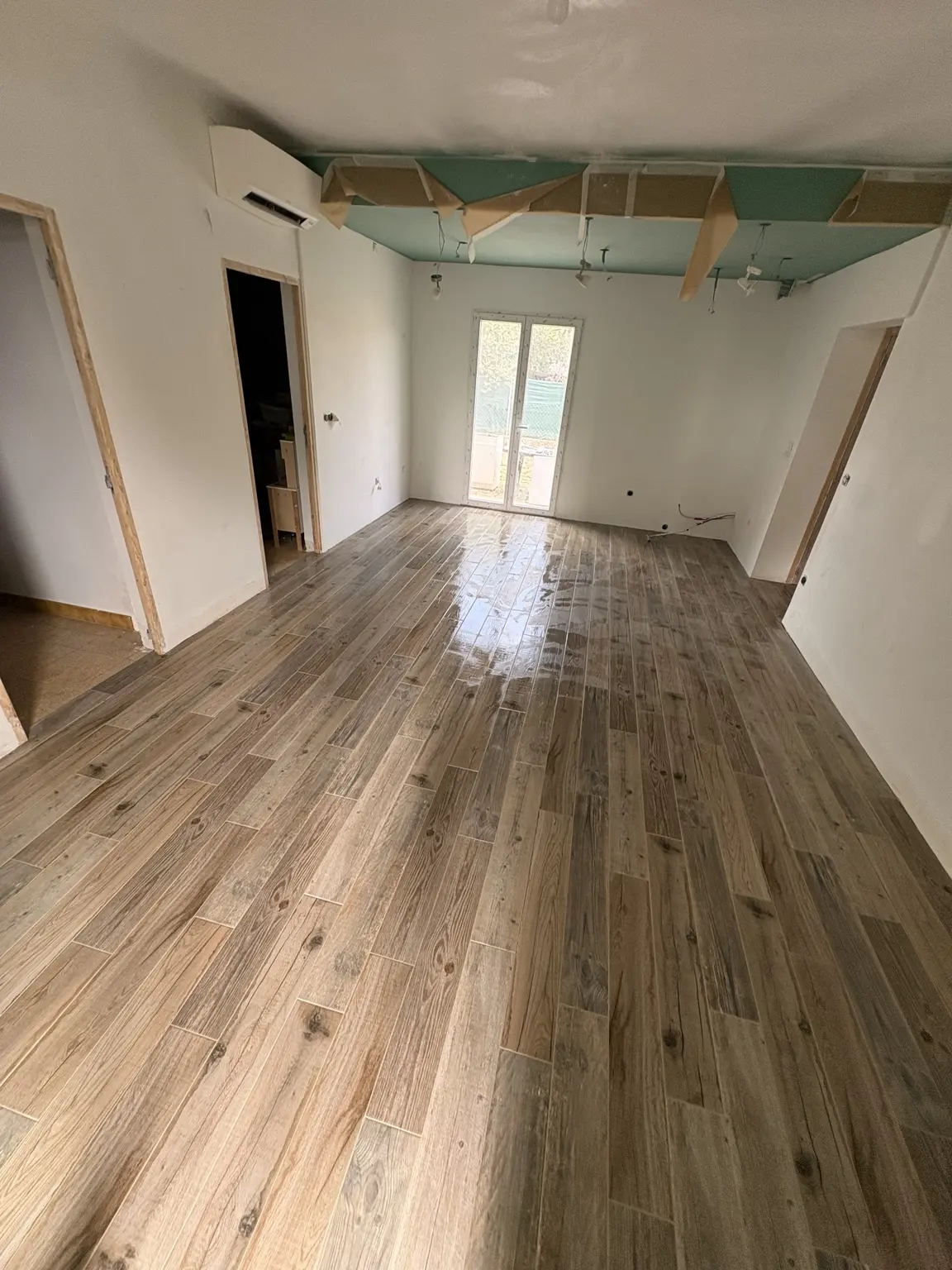Sol imitation parquet réalisé à Cavaillon