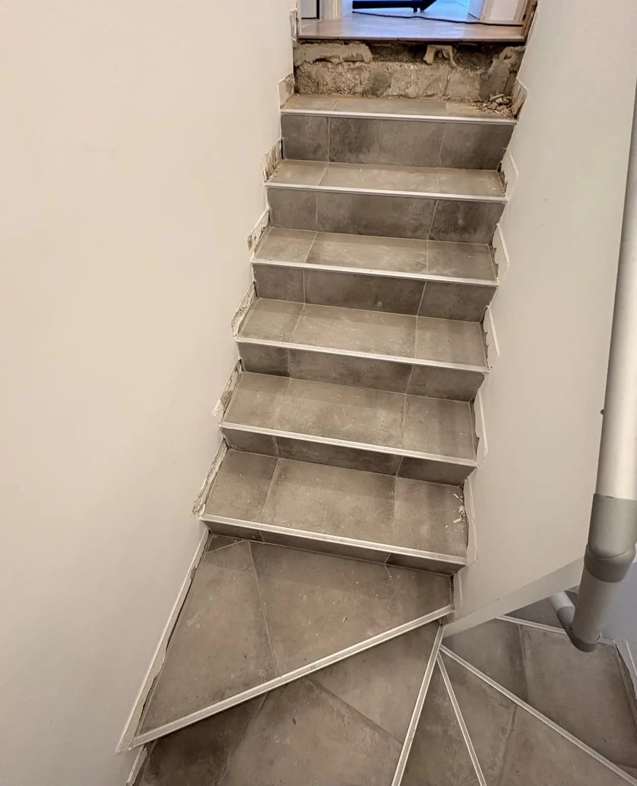 État initial de l’escalier avant sa rénovation à Mouriès
